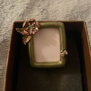 Jay Strongwater 2” picture frame with ladybug and flower